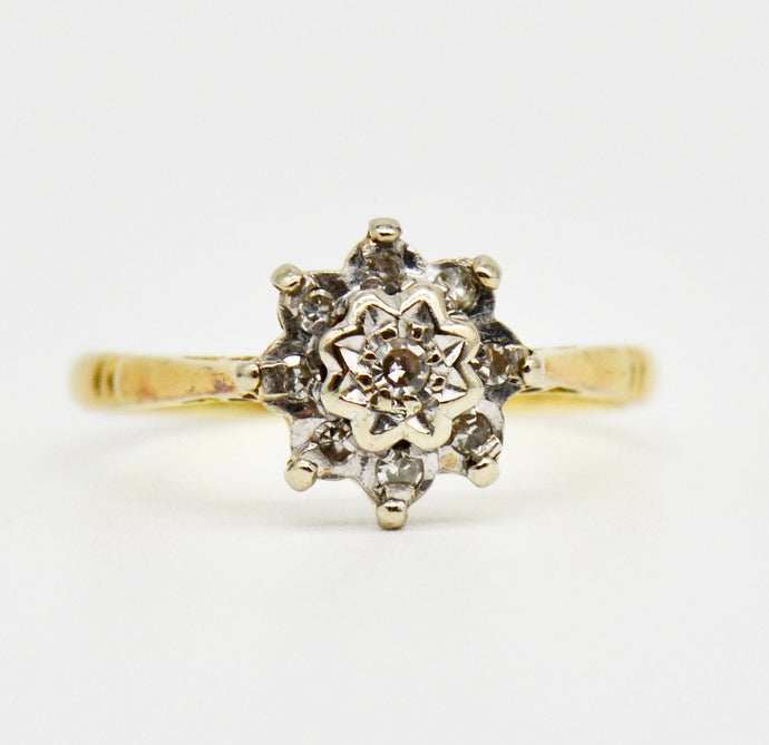 Lovely antique 18ct gold diamond cluster flowerhead ring