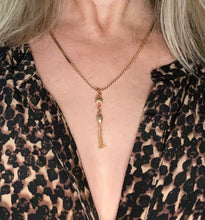 Load image into Gallery viewer, Beautiful Vintage 1970&#39;s 9ct gold S link necklace with tassel pendant
